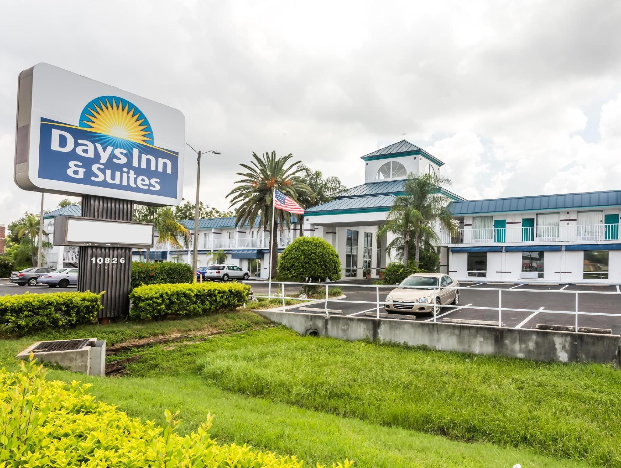 Days Inn & Suites By Wyndham Порт-Ричи Экстерьер фото