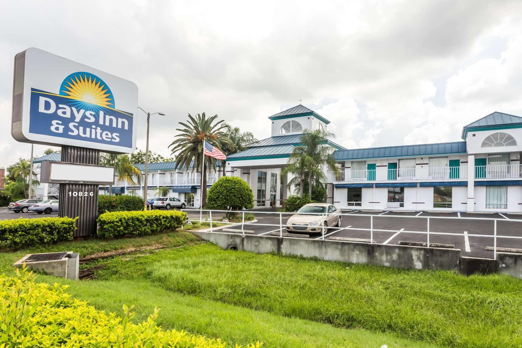 Days Inn & Suites By Wyndham Порт-Ричи Экстерьер фото